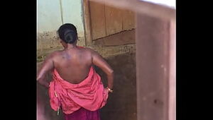 Desi village horny bhabhi nude bath show caught by hidden cam